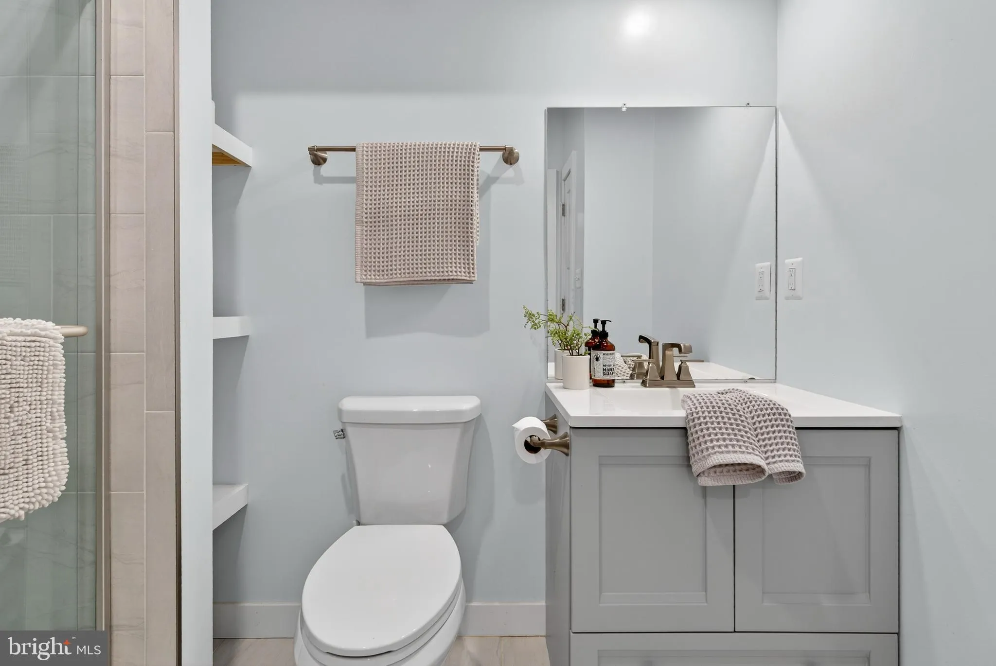 Aldie, Virginia 20105, United States, 4 Bedrooms Bedrooms, ,5 BathroomsBathrooms,Residential,Contingent,201381