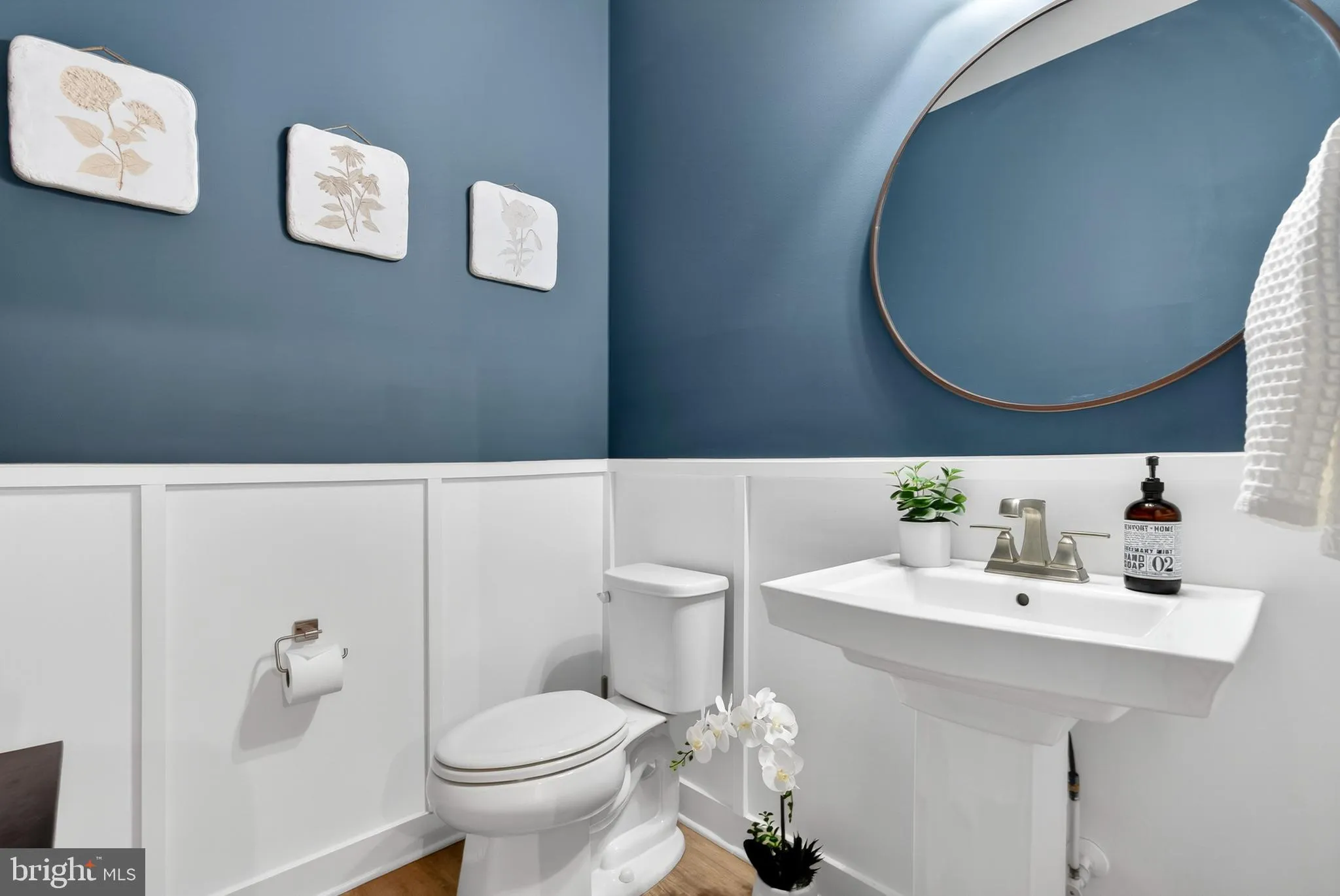 Aldie, Virginia 20105, United States, 4 Bedrooms Bedrooms, ,5 BathroomsBathrooms,Residential,Contingent,201381