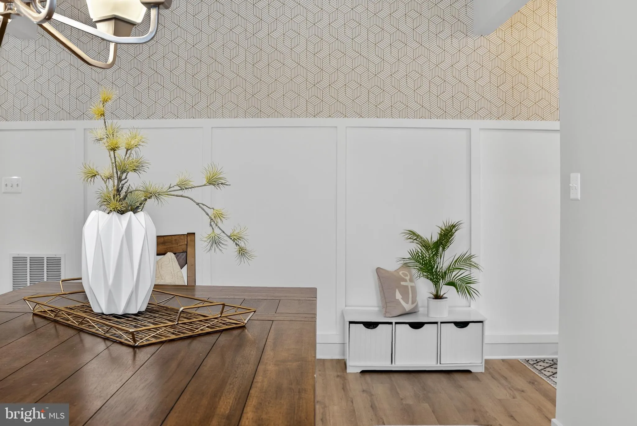 Aldie, Virginia 20105, United States, 4 Bedrooms Bedrooms, ,5 BathroomsBathrooms,Residential,Contingent,201381