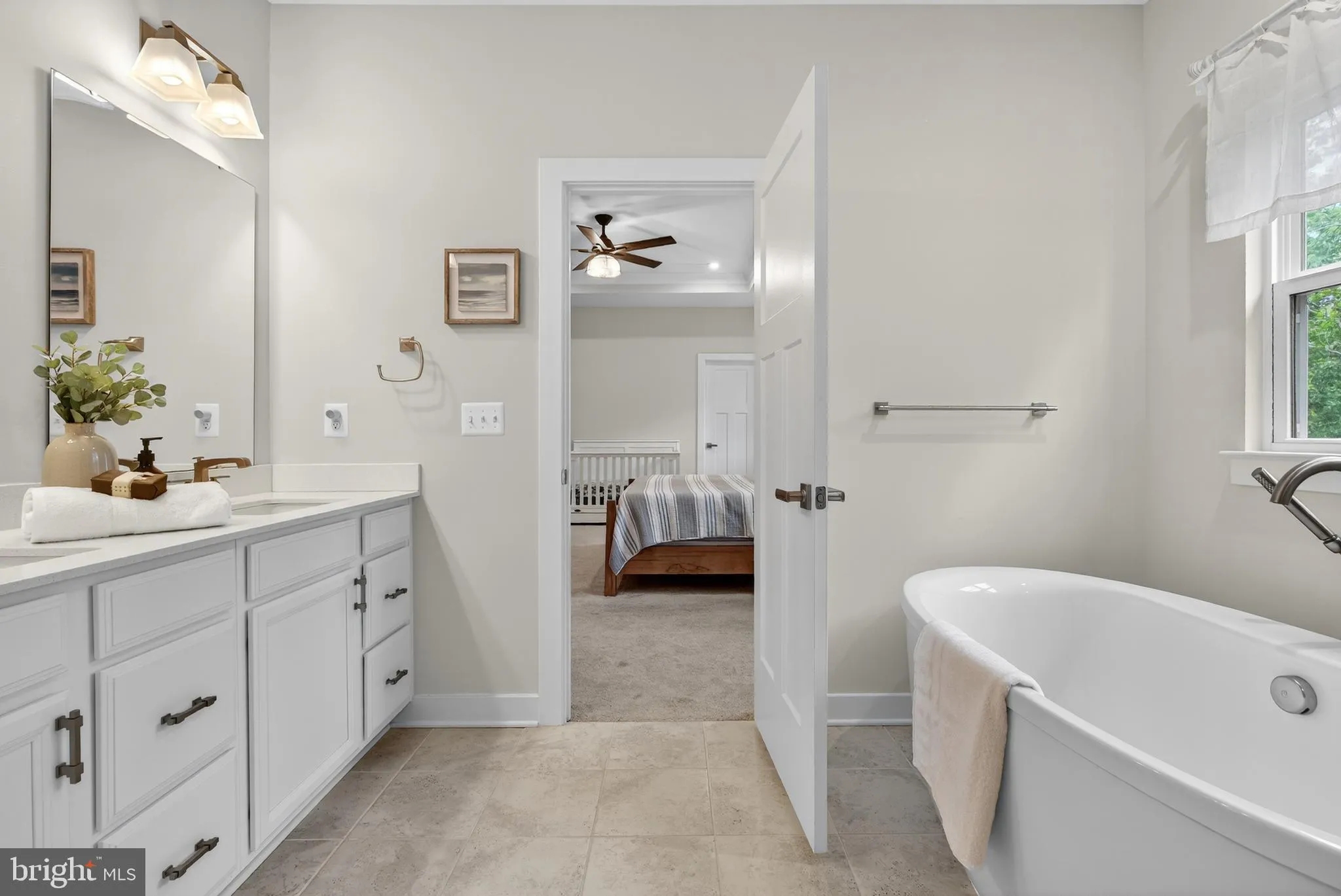 Aldie, Virginia 20105, United States, 4 Bedrooms Bedrooms, ,5 BathroomsBathrooms,Residential,Contingent,201381