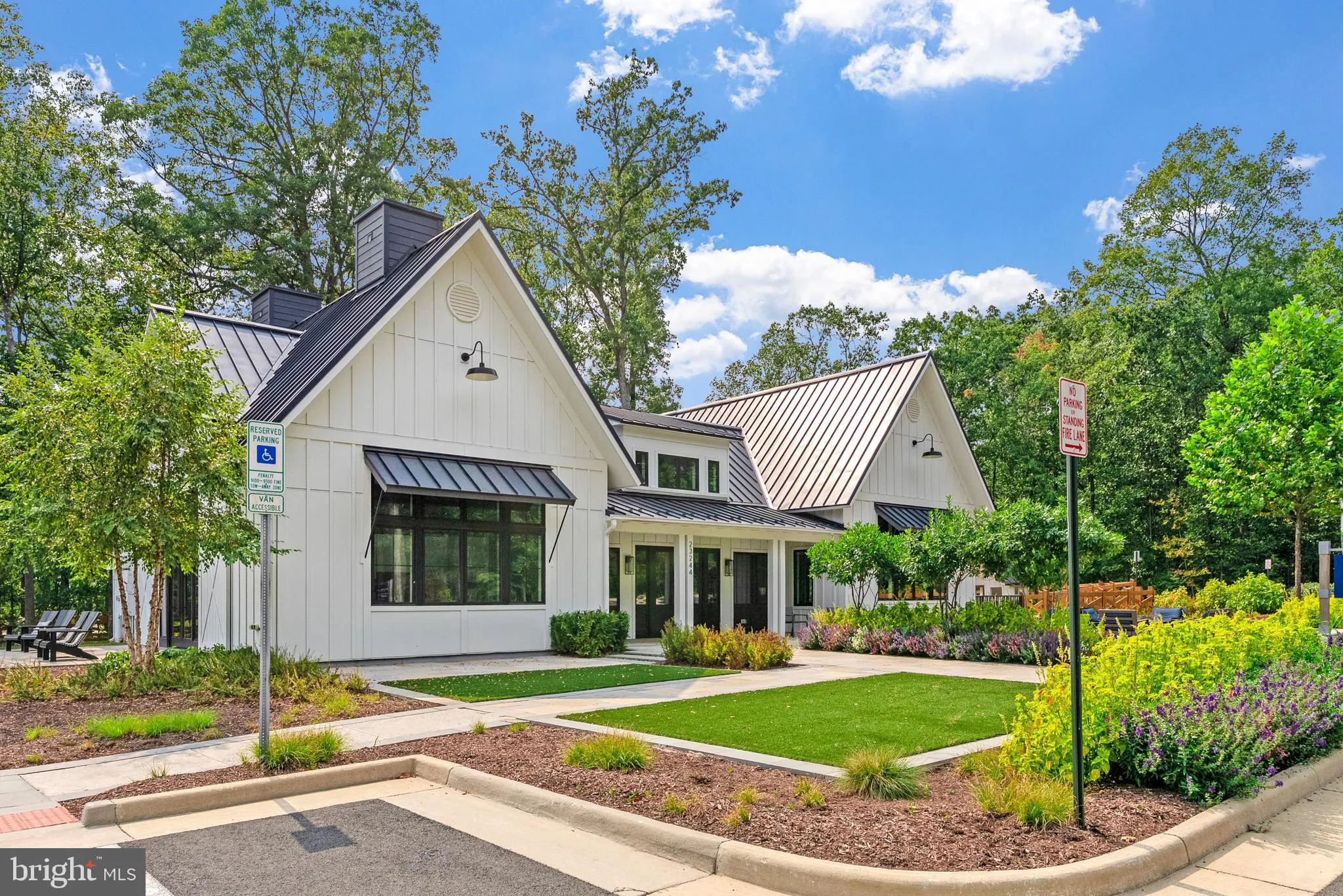 Aldie, Virginia 20105, United States, 4 Bedrooms Bedrooms, ,5 BathroomsBathrooms,Residential,Contingent,201381