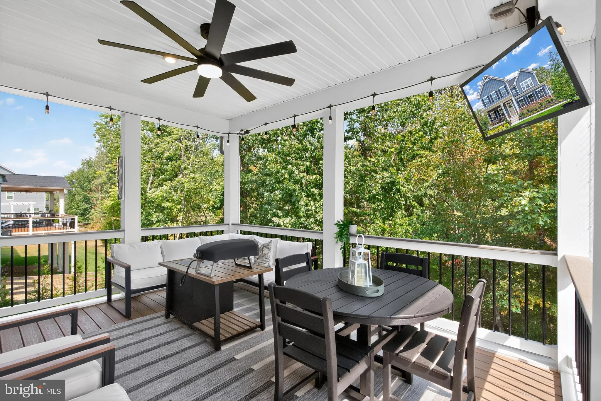 Aldie, Virginia 20105, United States, 4 Bedrooms Bedrooms, ,5 BathroomsBathrooms,Residential,Contingent,201381