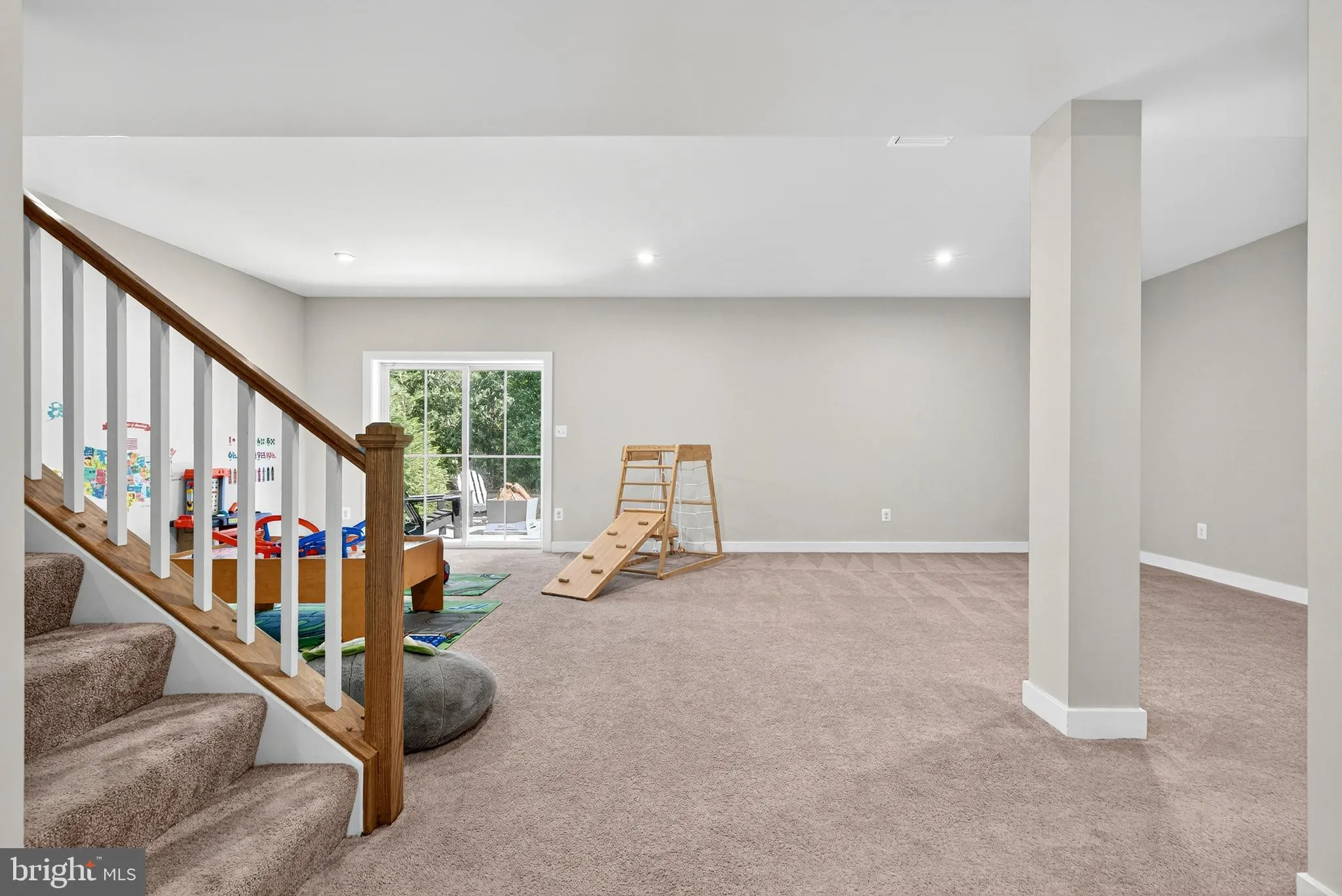 Aldie, Virginia 20105, United States, 4 Bedrooms Bedrooms, ,5 BathroomsBathrooms,Residential,Contingent,201381