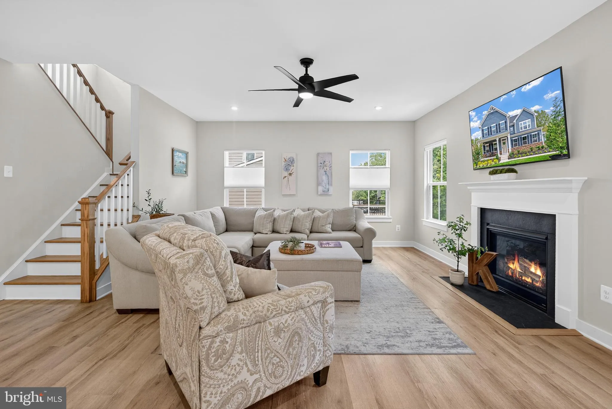 Aldie, Virginia 20105, United States, 4 Bedrooms Bedrooms, ,5 BathroomsBathrooms,Residential,Contingent,201381