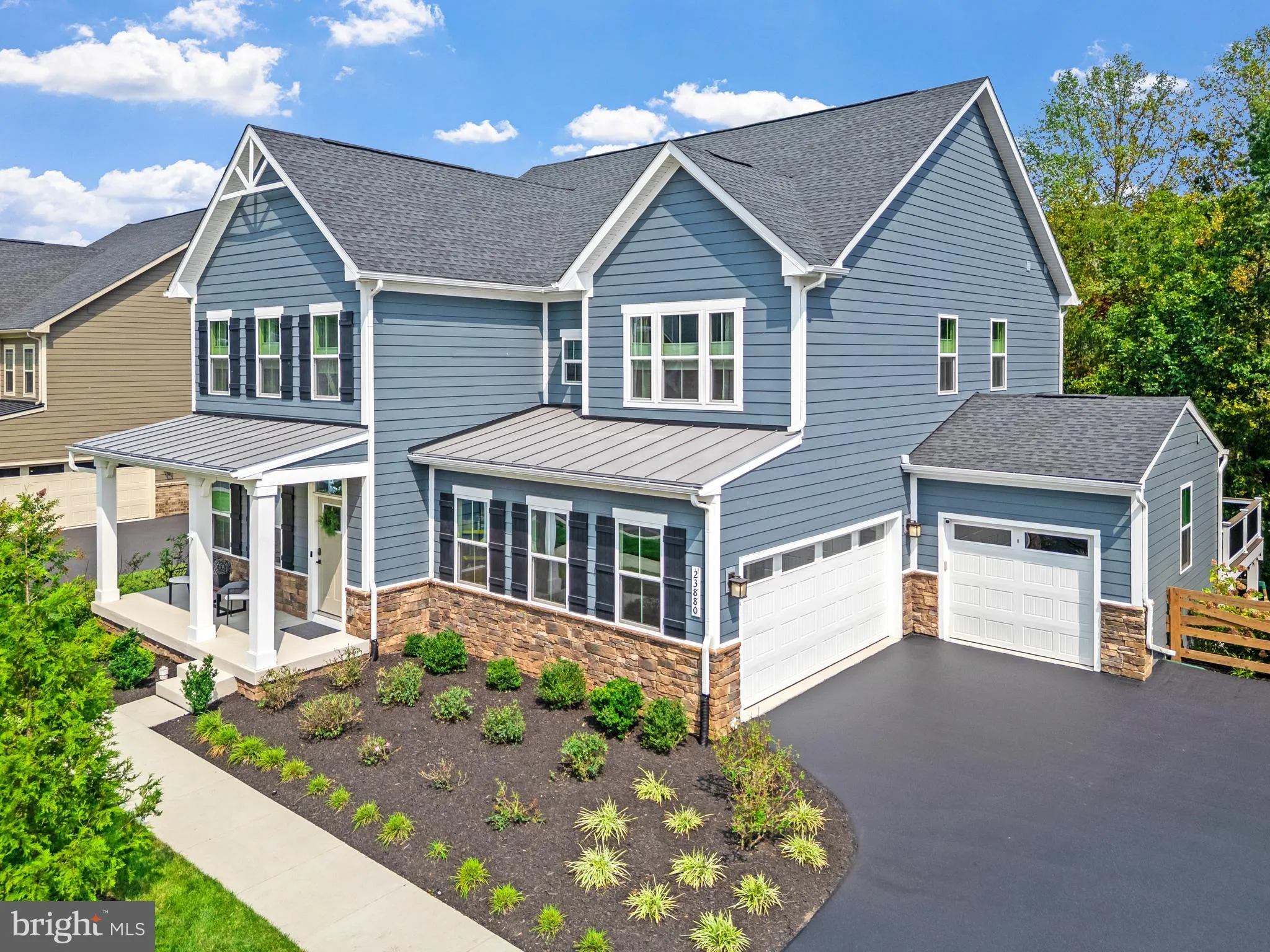 Aldie, Virginia 20105, United States, 4 Bedrooms Bedrooms, ,5 BathroomsBathrooms,Residential,Contingent,201381