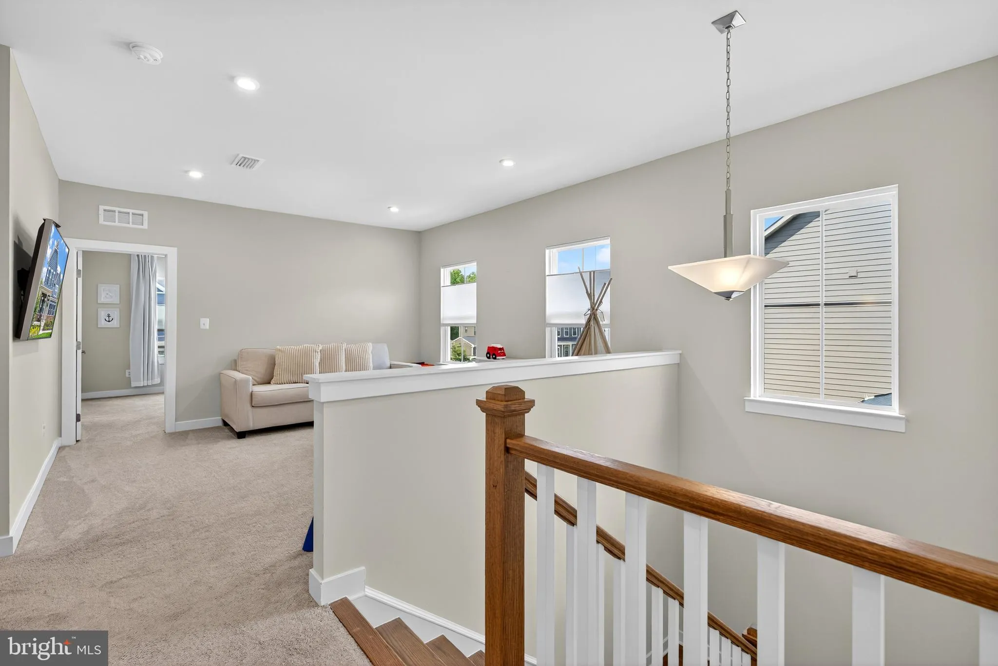 Aldie, Virginia 20105, United States, 4 Bedrooms Bedrooms, ,5 BathroomsBathrooms,Residential,Contingent,201381