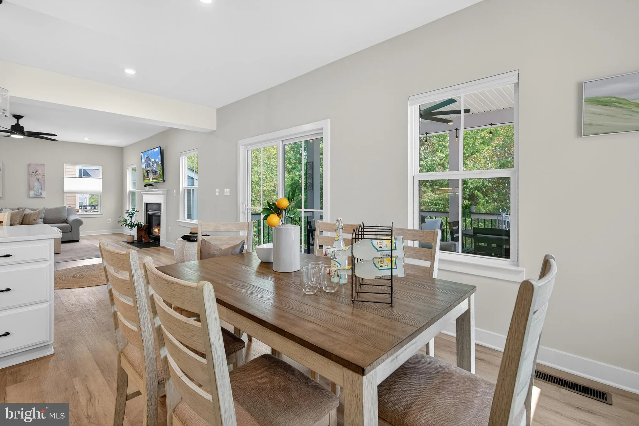 Aldie, Virginia 20105, United States, 4 Bedrooms Bedrooms, ,5 BathroomsBathrooms,Residential,Contingent,201381