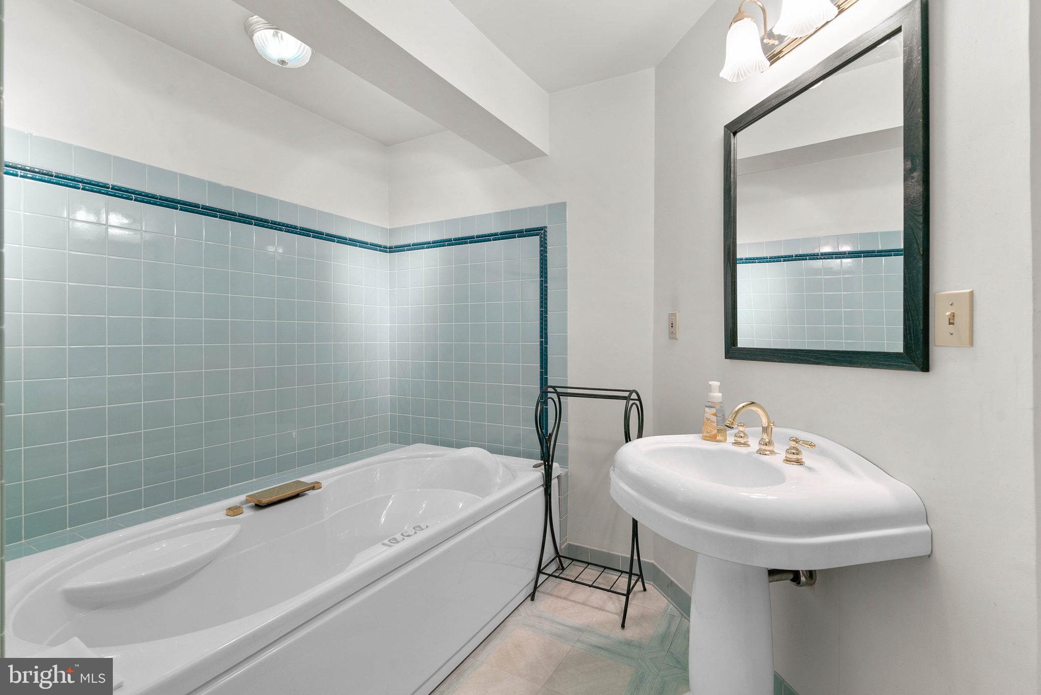 OLNEY SQUARE - Residential