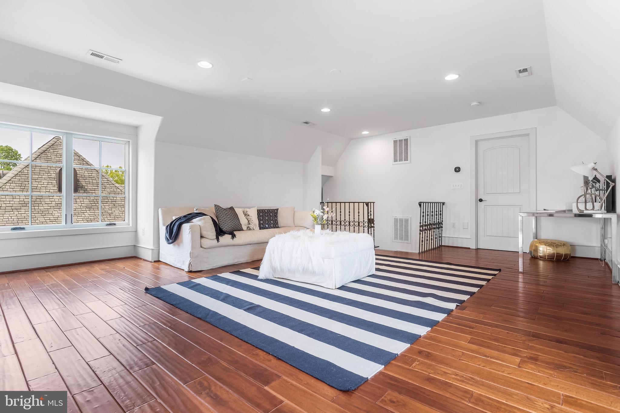 SEVEN LAKES - Residential