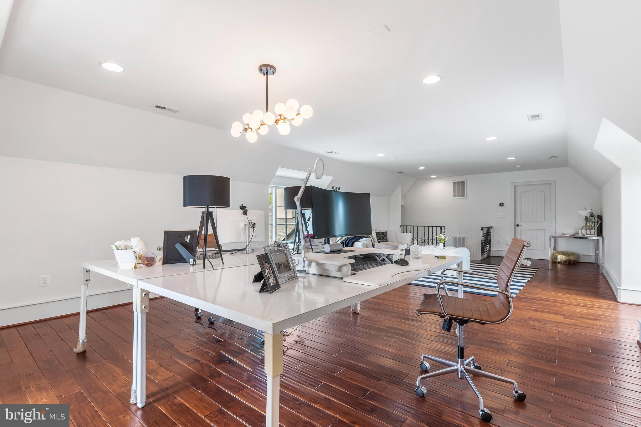 SEVEN LAKES - Residential