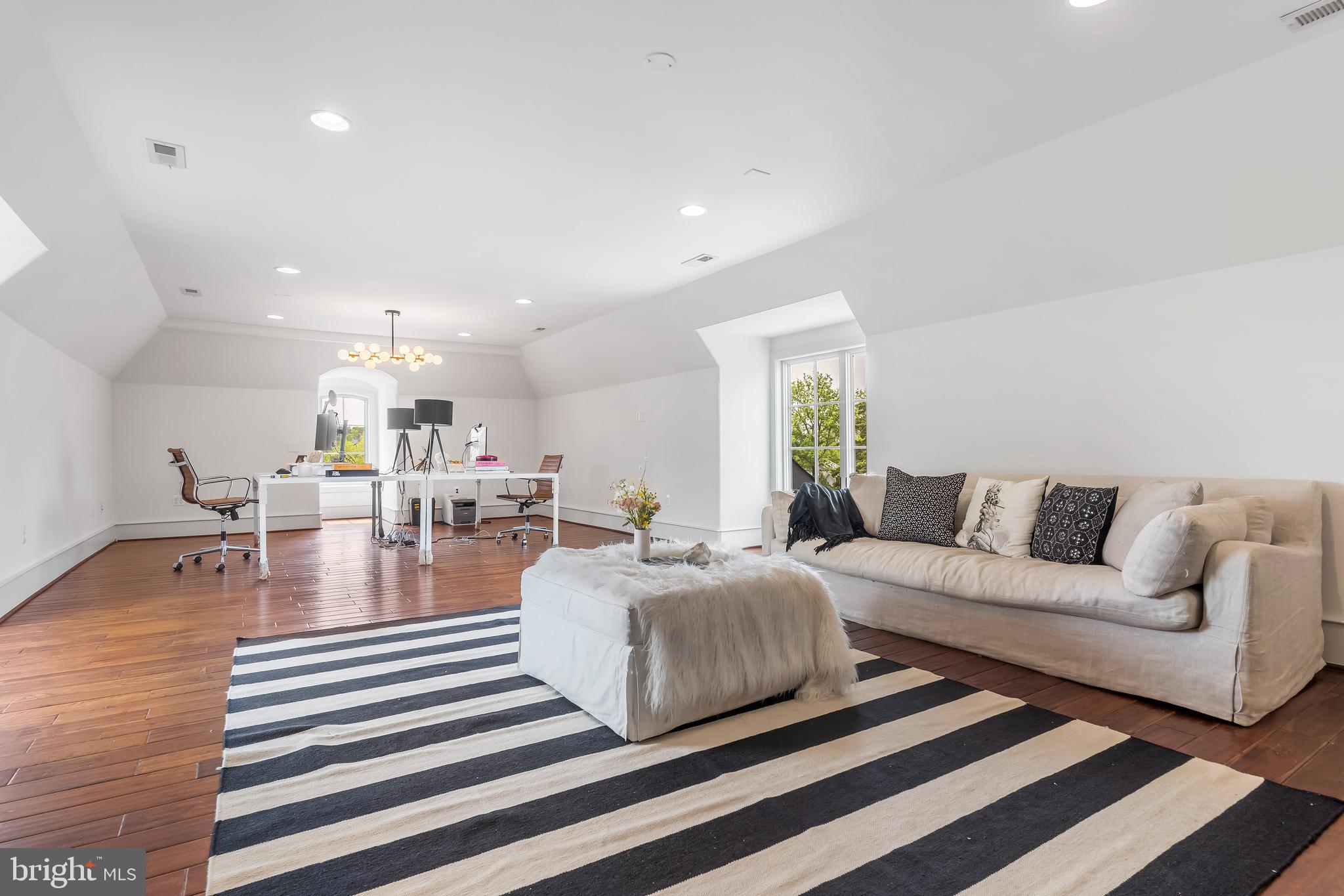 SEVEN LAKES - Residential