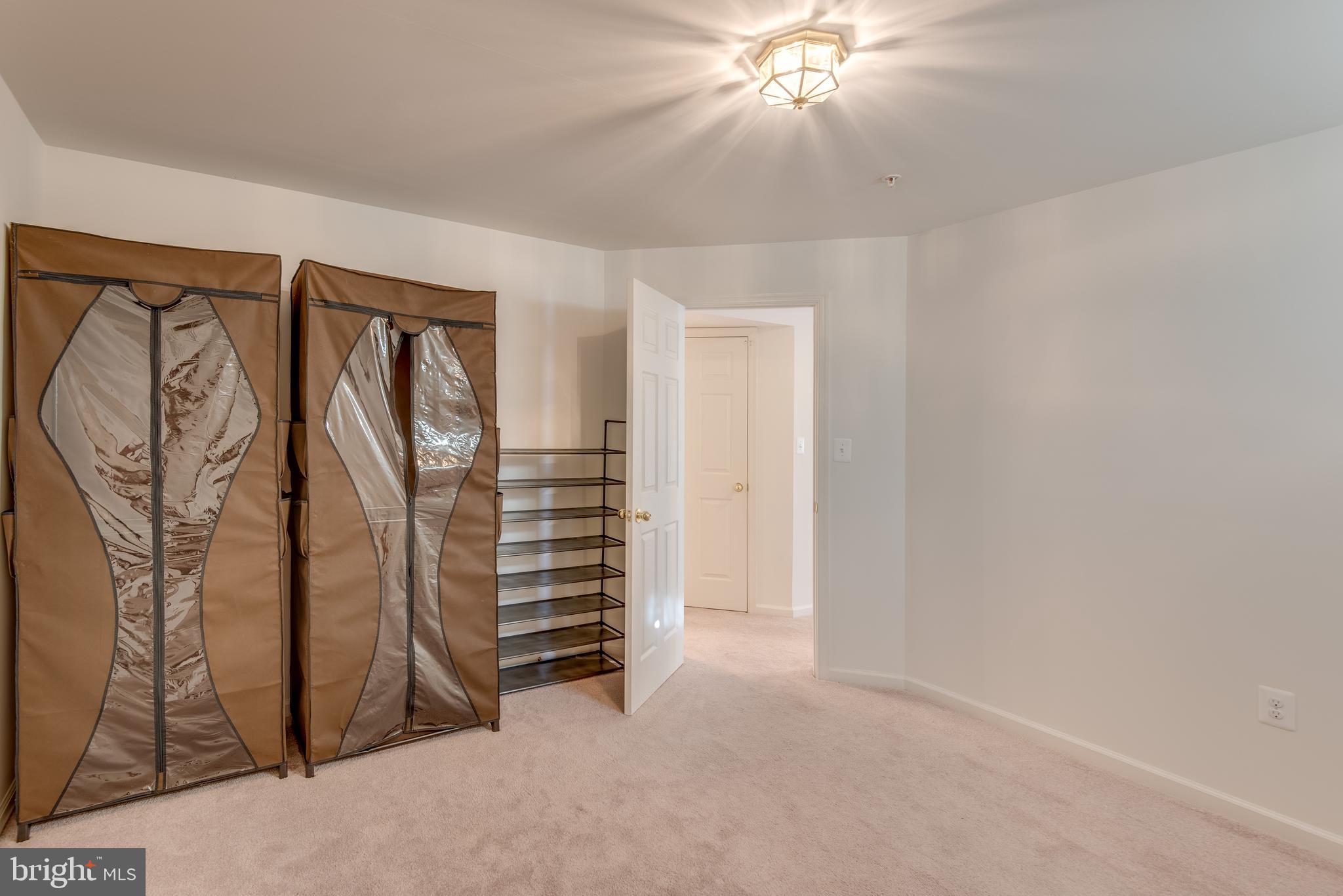 WESTBURY PUB - Residential