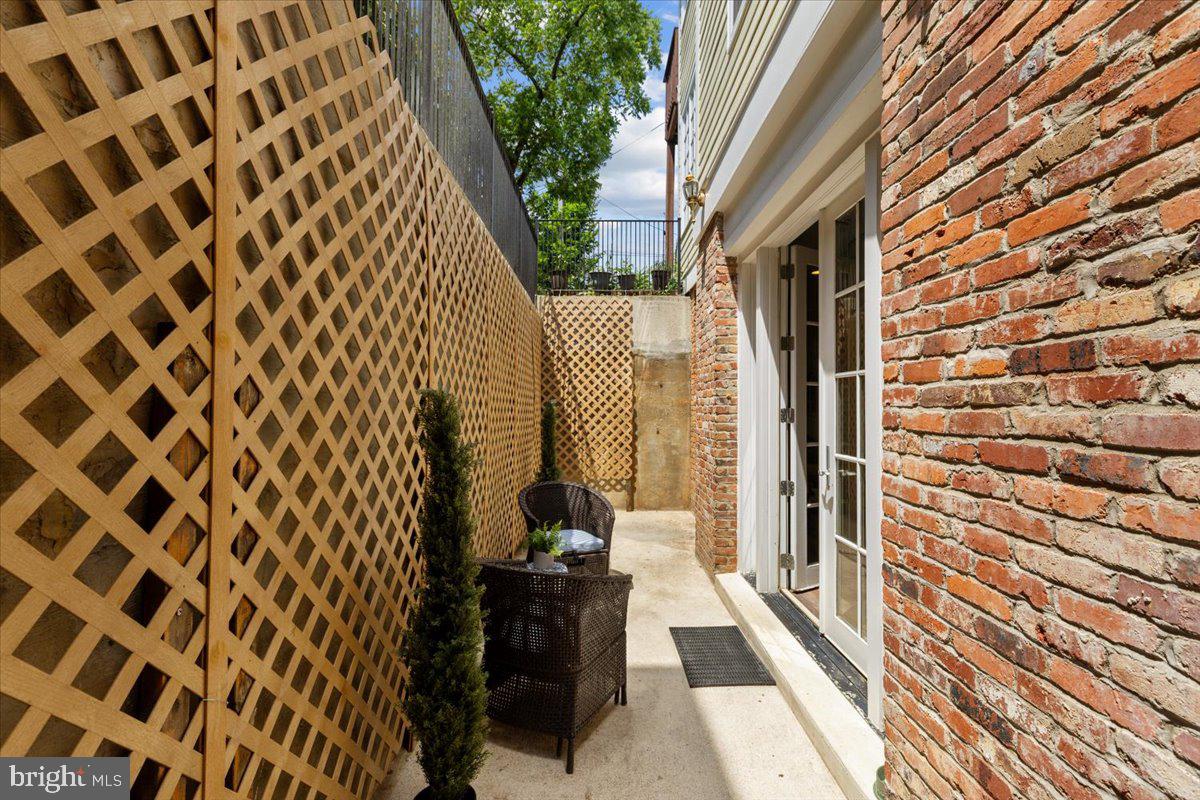 3350 17TH STREET NW T2