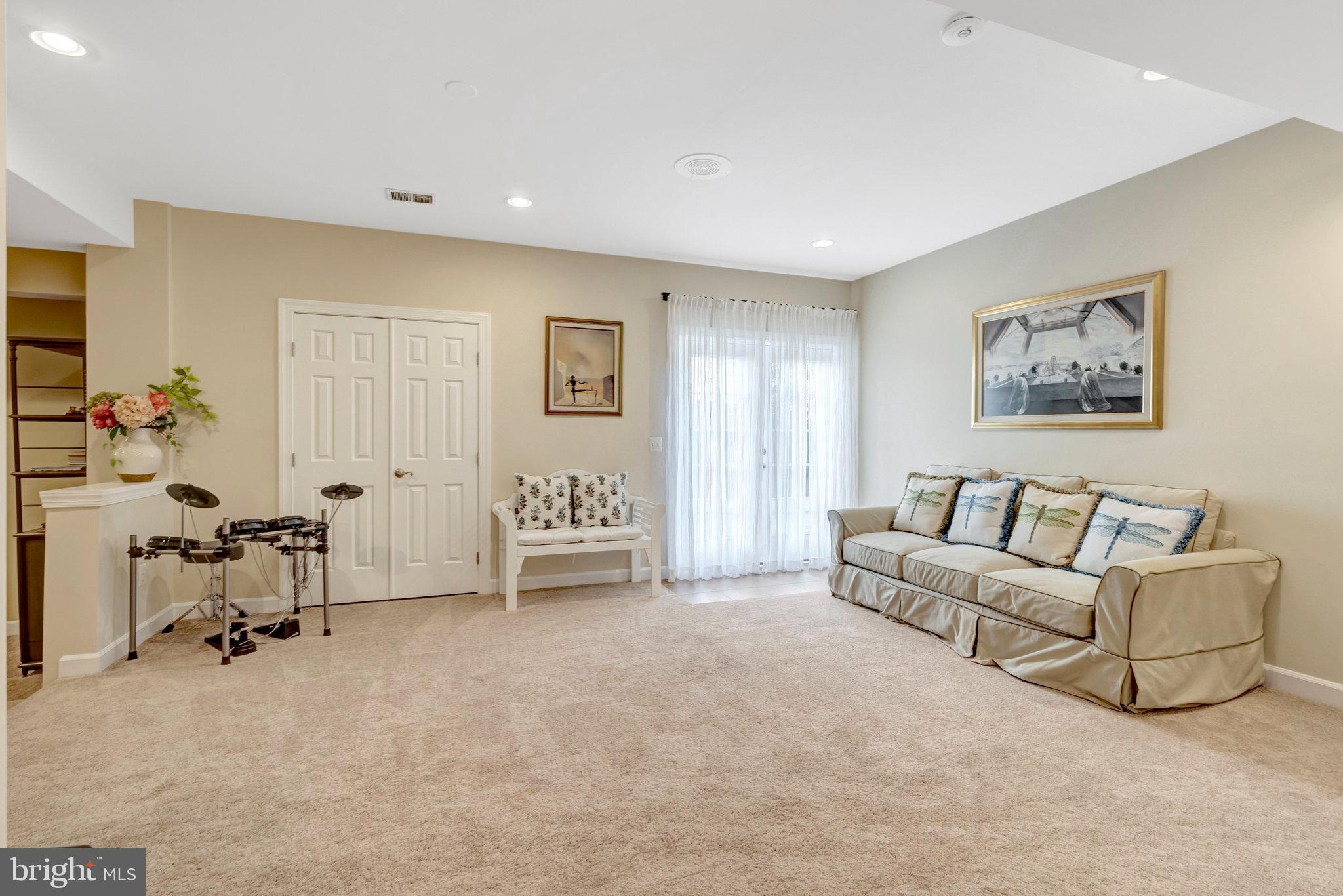 LOWES ISLAND - Residential