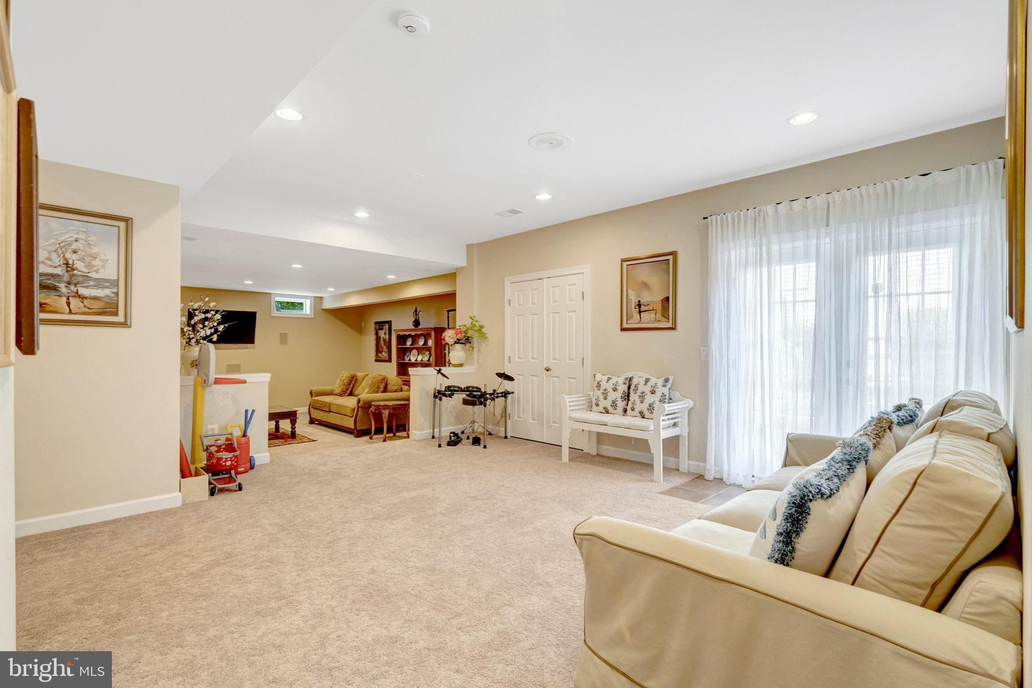 LOWES ISLAND - Residential