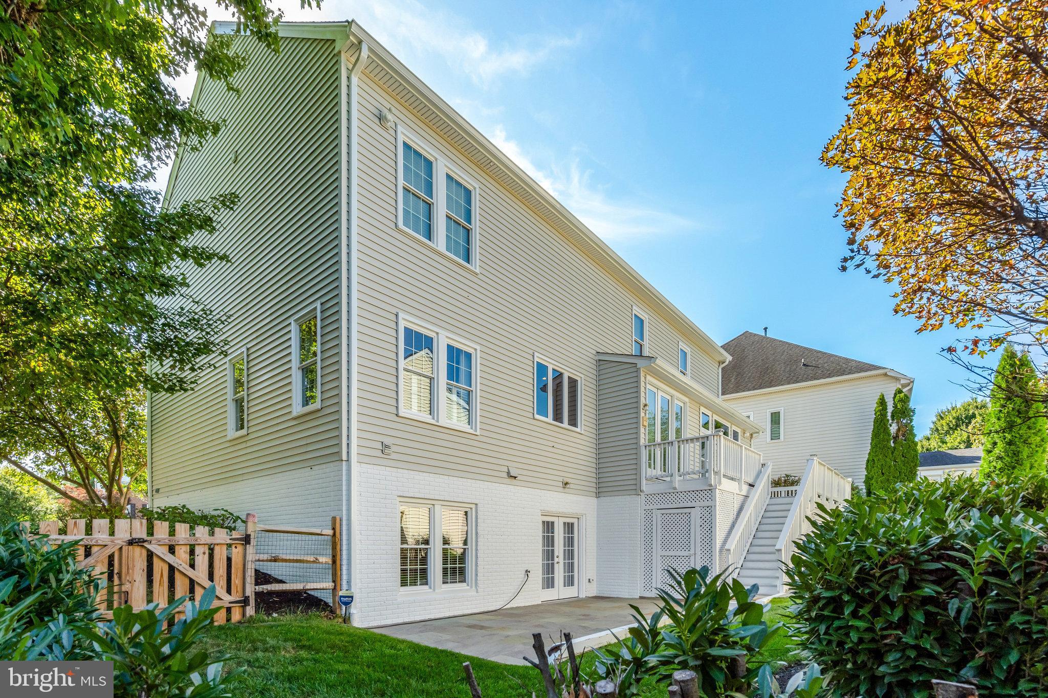 LOWES ISLAND - Residential