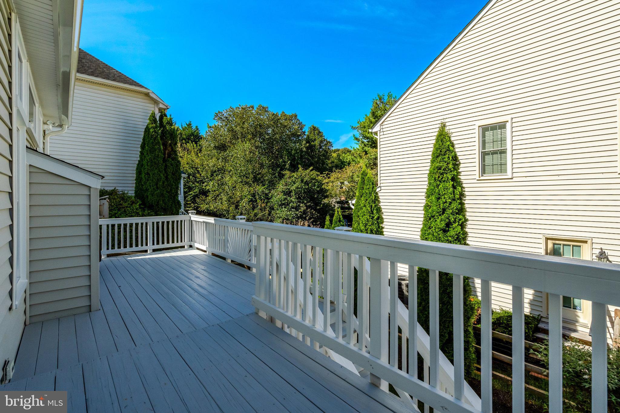 LOWES ISLAND - Residential