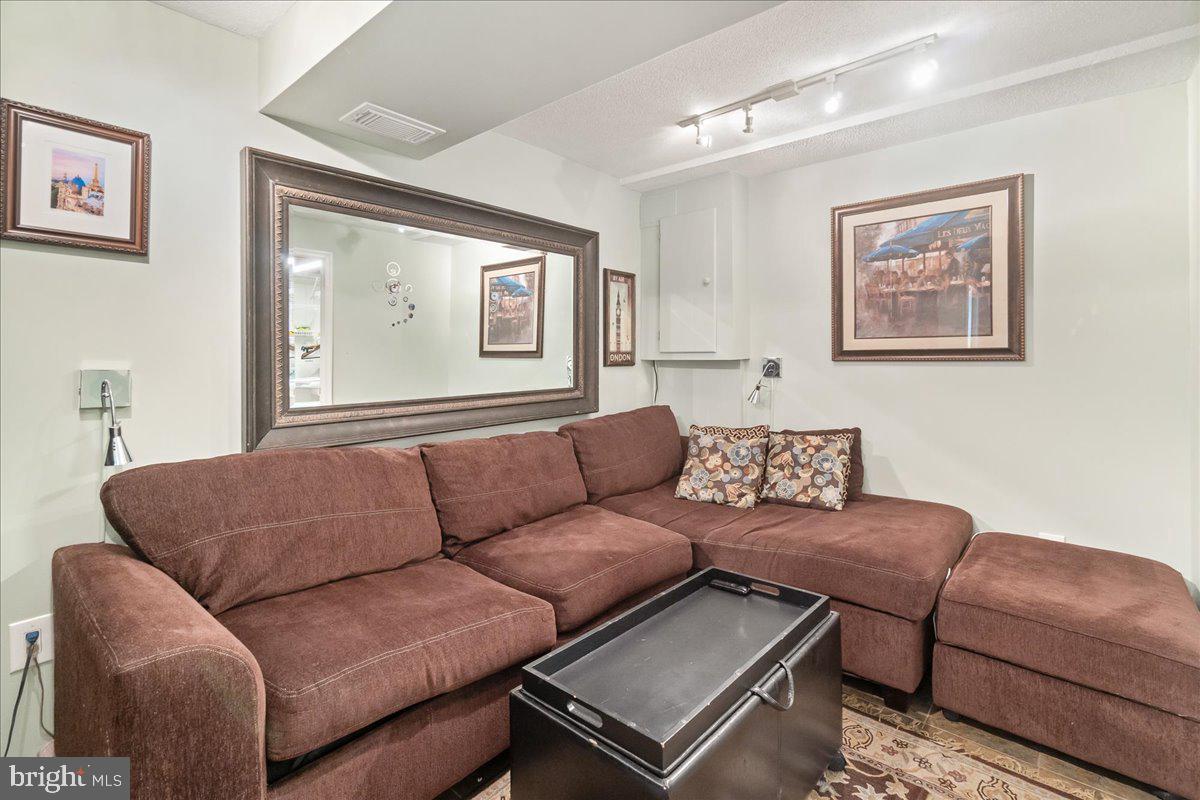 AMBER MEADOWS - Residential