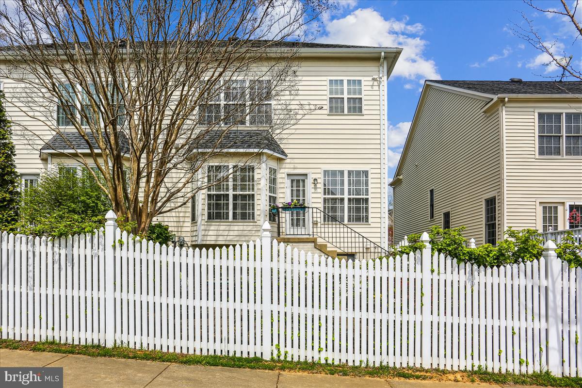 QUINCE ORCHARD PARK - Residential