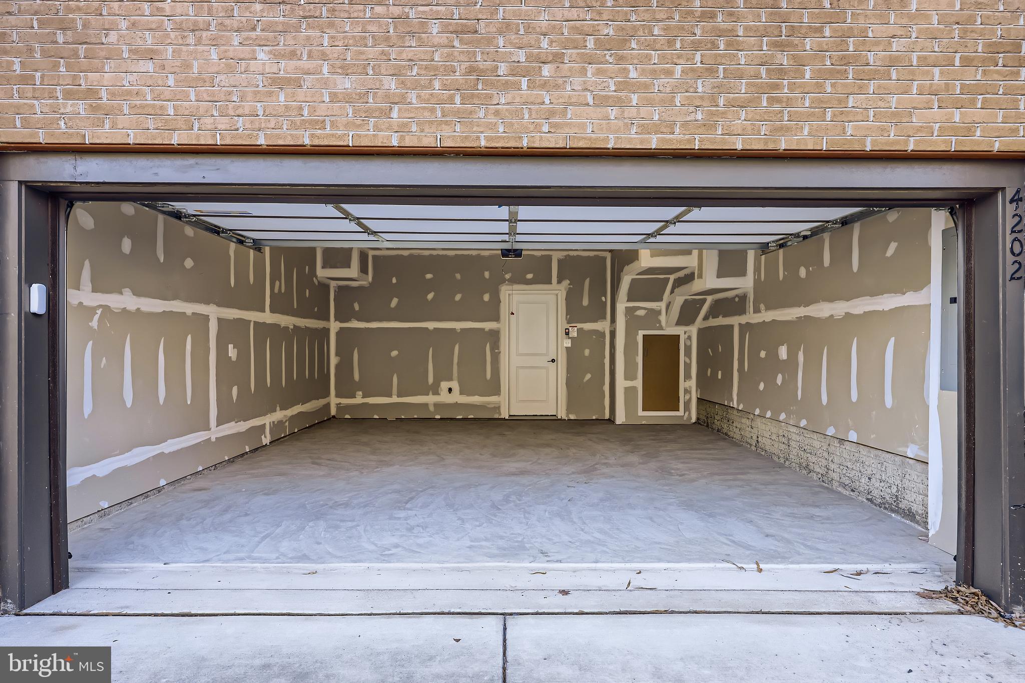 MEDFIELD - Residential