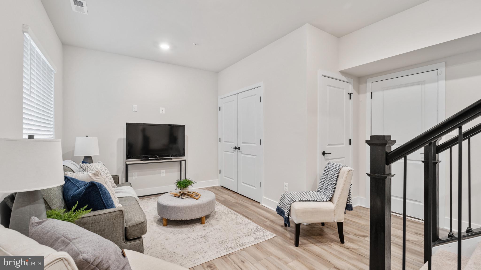 MEDFIELD - Residential