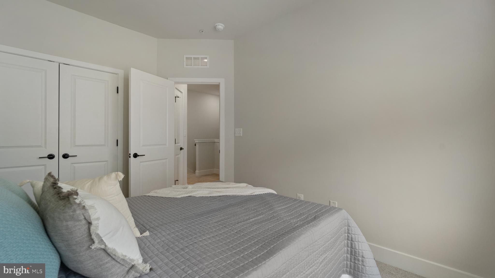 MEDFIELD - Residential