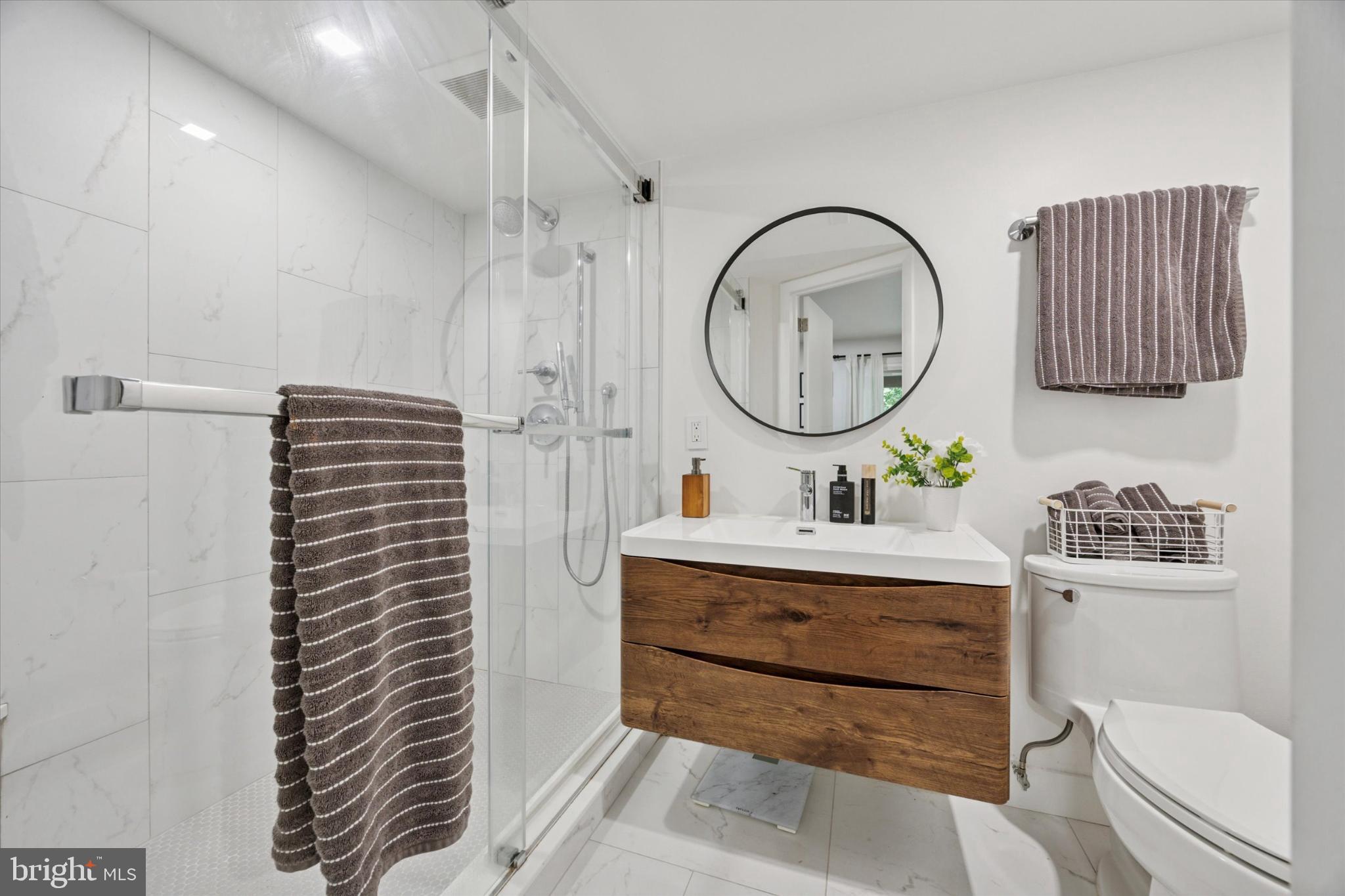 GLADWYNE - Residential