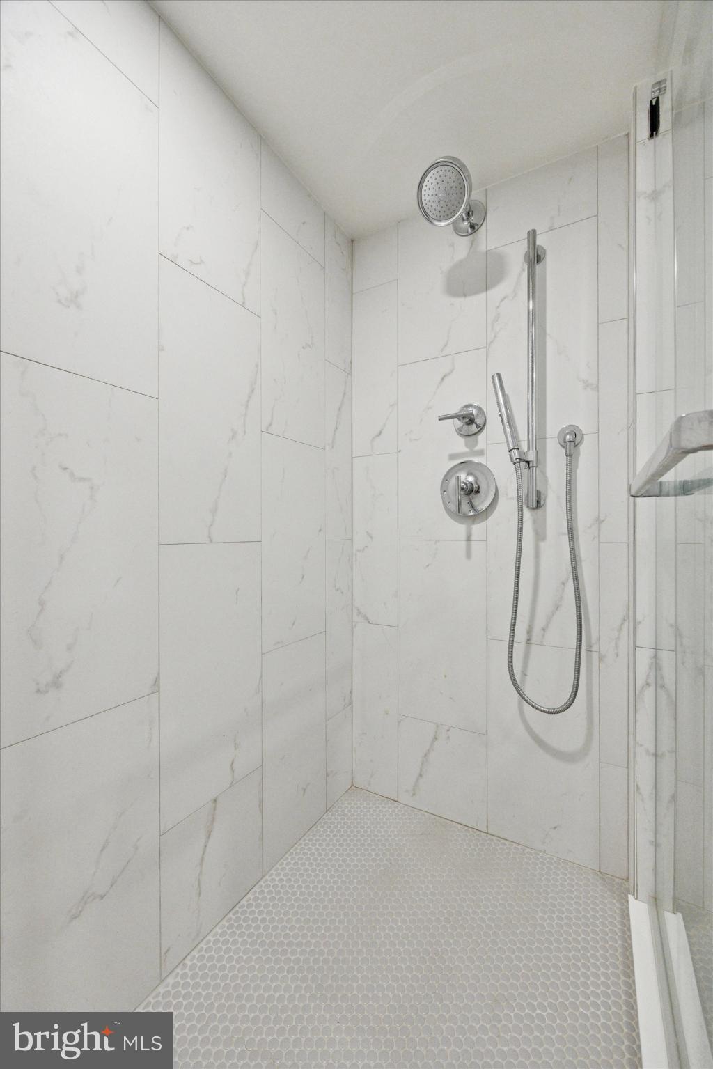 GLADWYNE - Residential