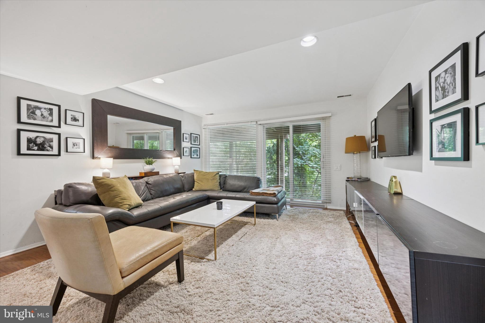 GLADWYNE - Residential