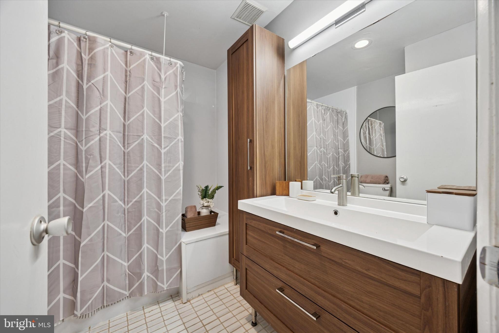 GLADWYNE - Residential