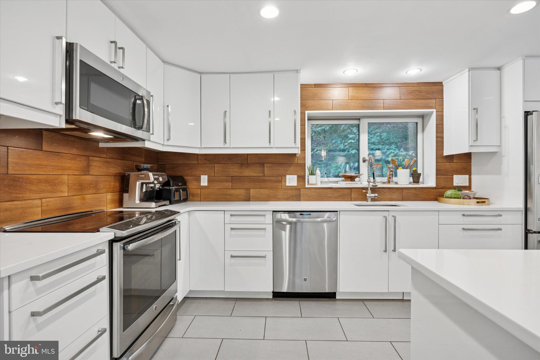 GLADWYNE - Residential