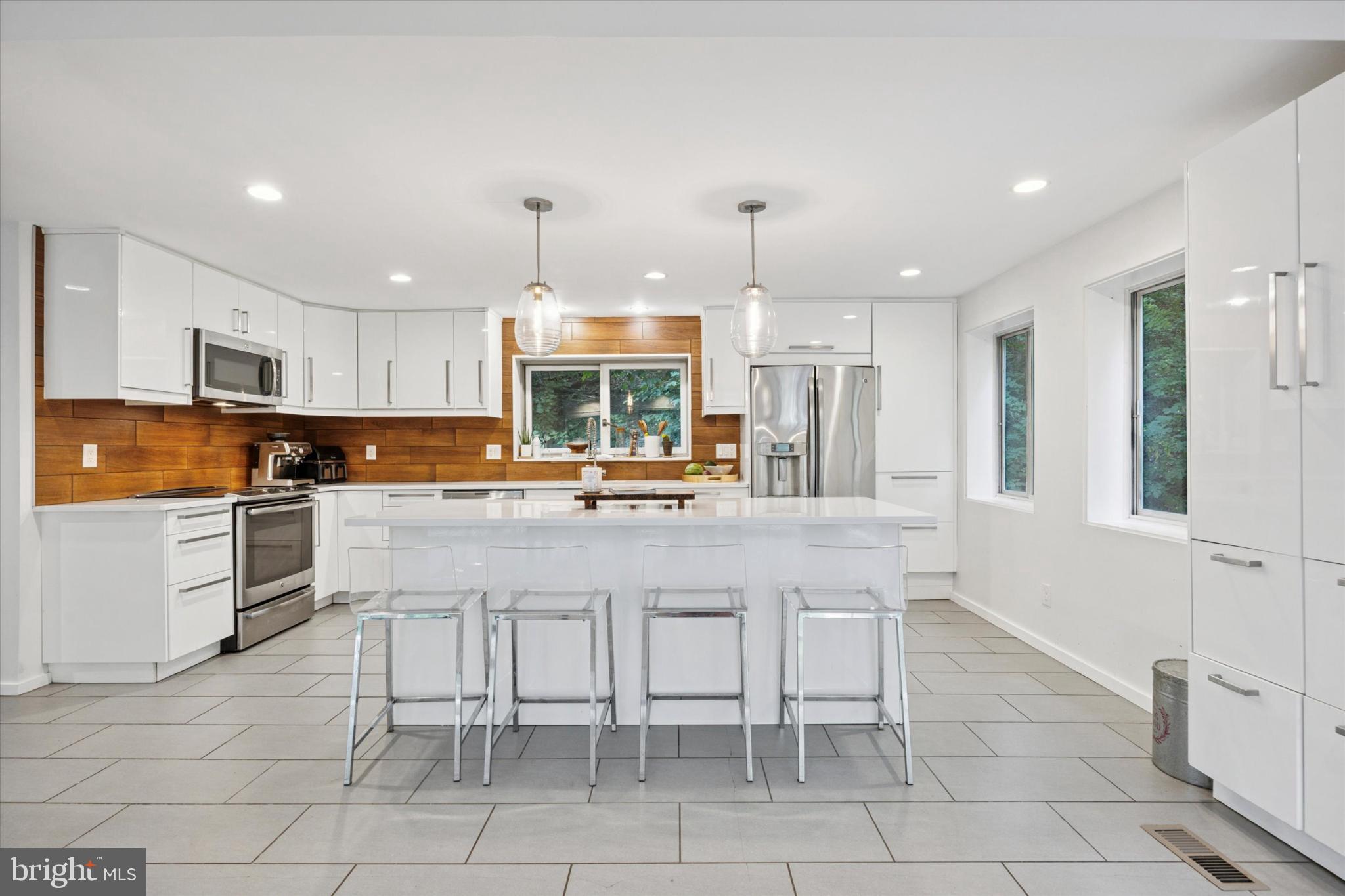 GLADWYNE - Residential