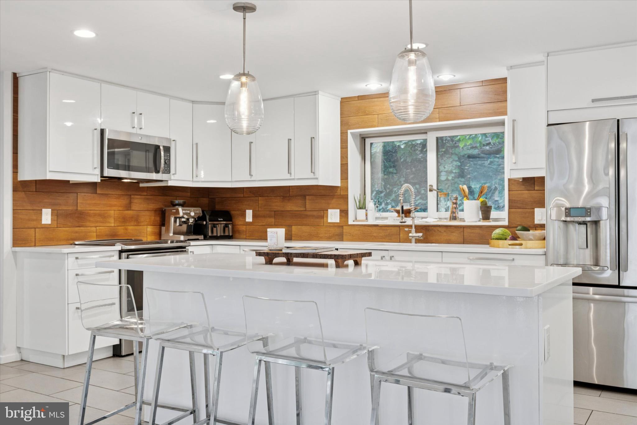 GLADWYNE - Residential