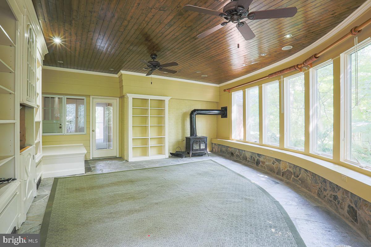 WORTHINGTON HILL - Residential