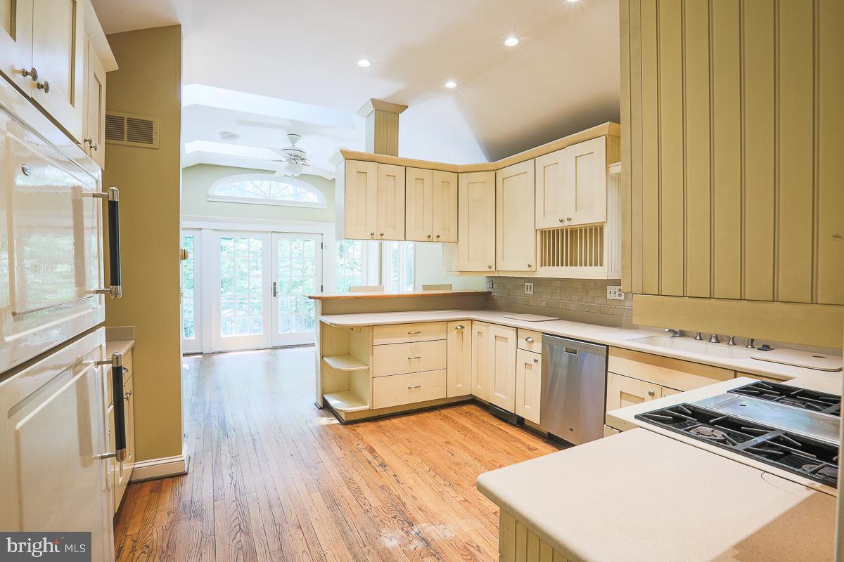 WORTHINGTON HILL - Residential