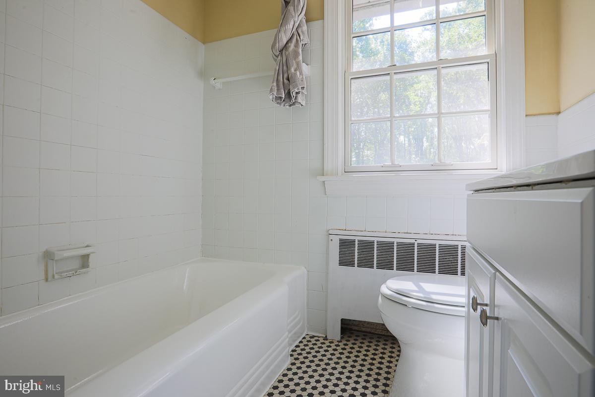 WORTHINGTON HILL - Residential