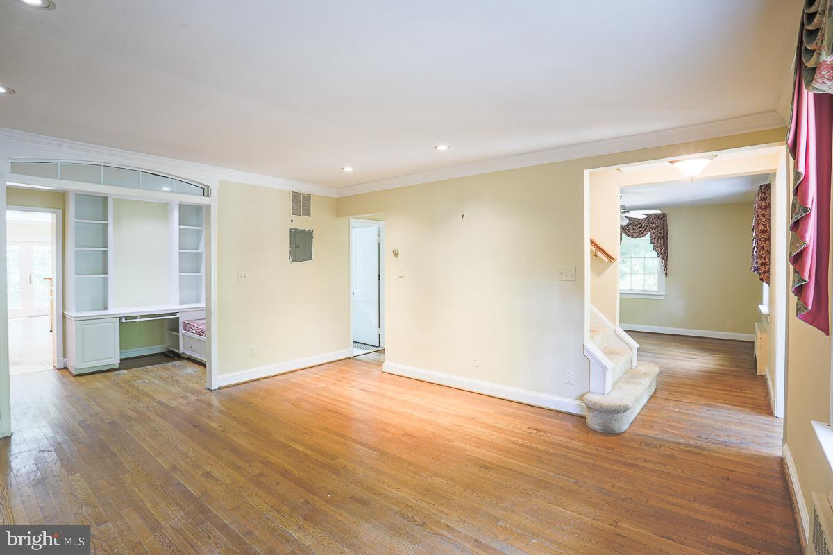 WORTHINGTON HILL - Residential