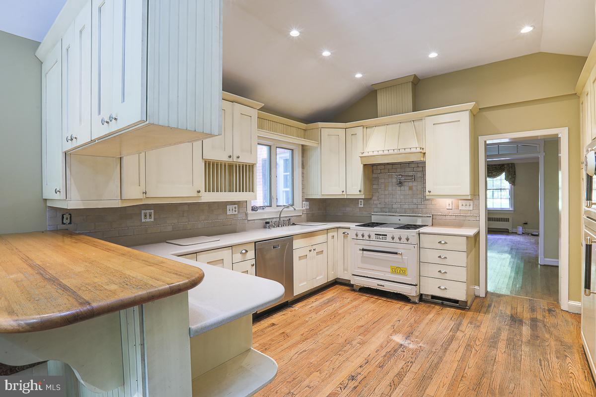 WORTHINGTON HILL - Residential