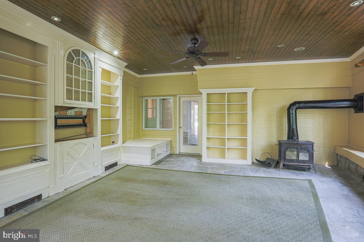 WORTHINGTON HILL - Residential