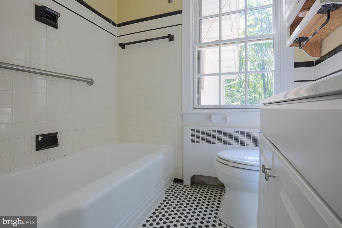 WORTHINGTON HILL - Residential