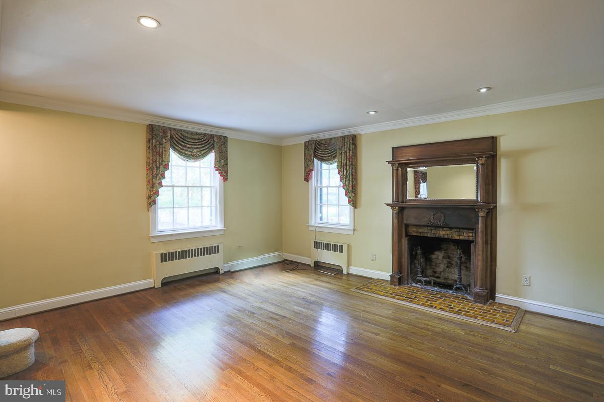 WORTHINGTON HILL - Residential