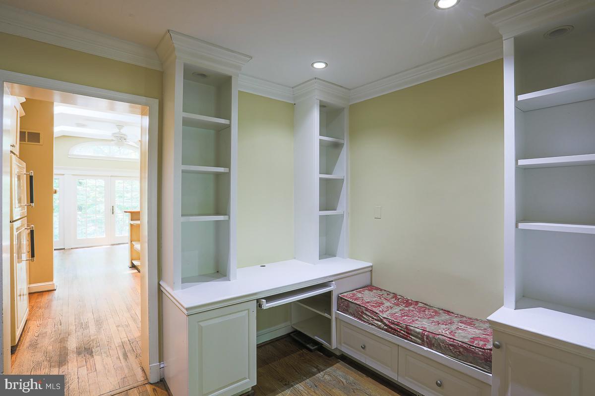 WORTHINGTON HILL - Residential