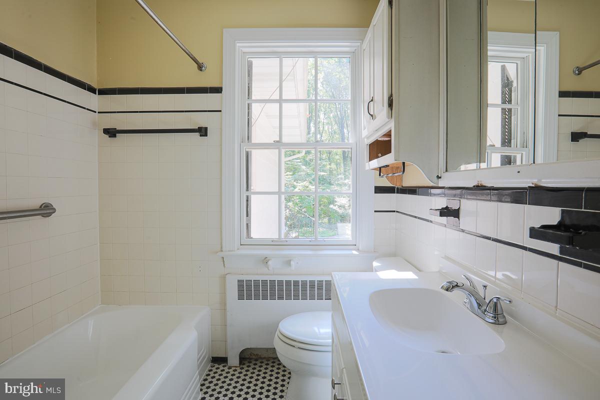 WORTHINGTON HILL - Residential