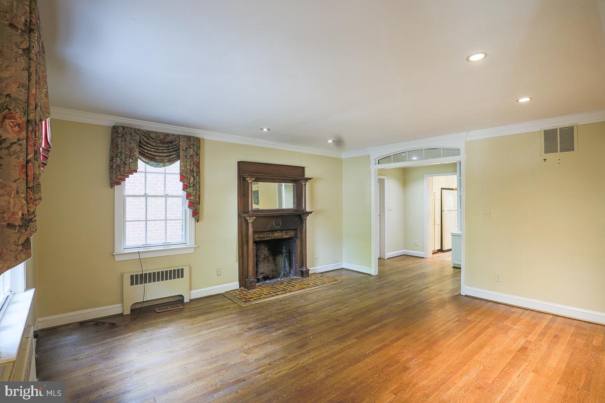 WORTHINGTON HILL - Residential