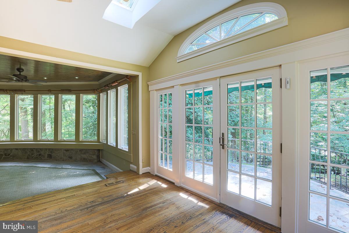 WORTHINGTON HILL - Residential