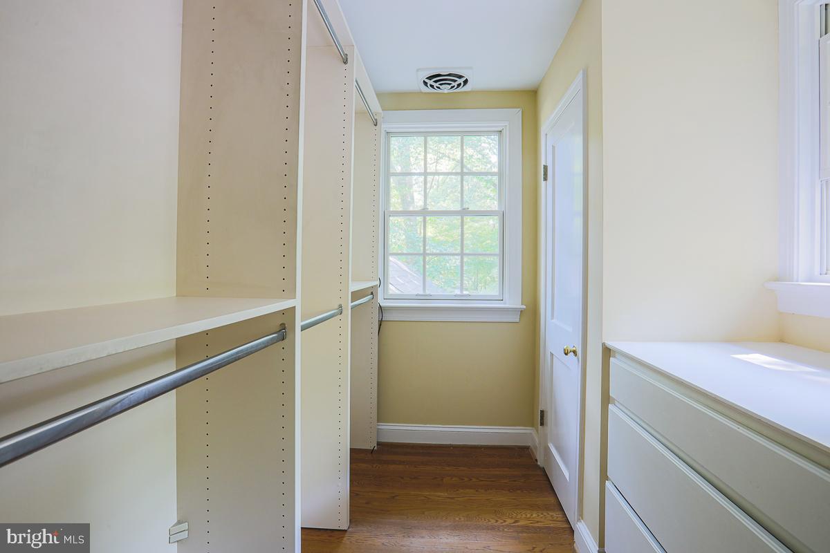 WORTHINGTON HILL - Residential