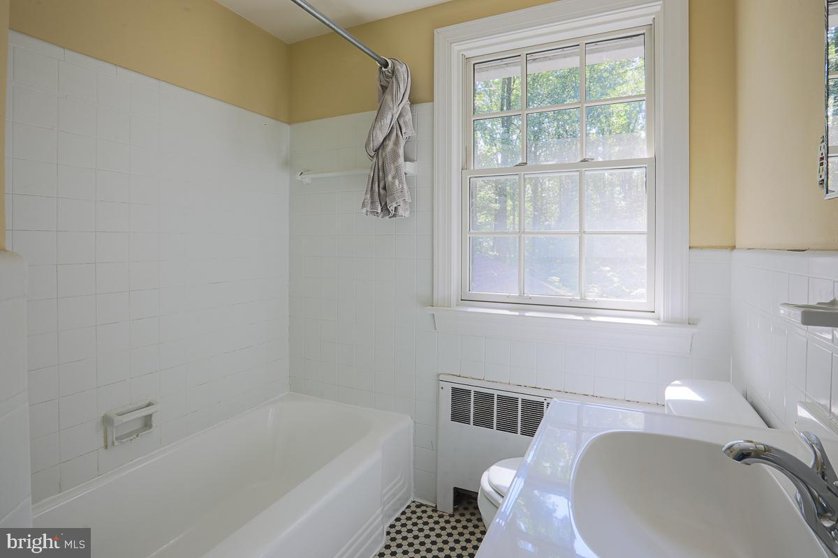 WORTHINGTON HILL - Residential