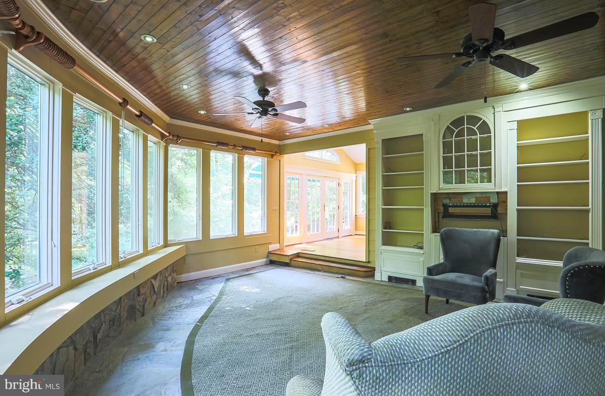 WORTHINGTON HILL - Residential