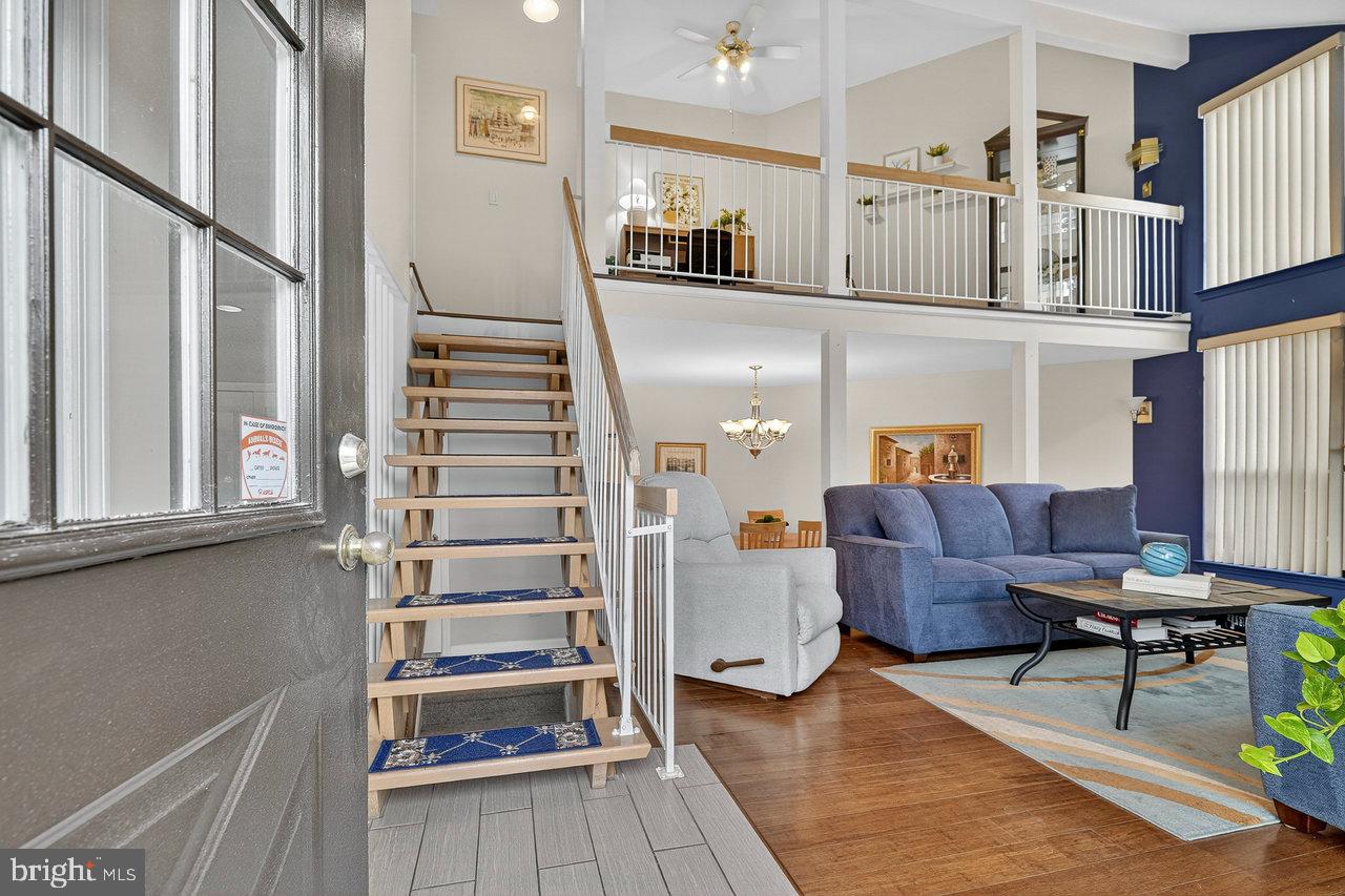 37 BLOOMINGDALE DRIVE 33