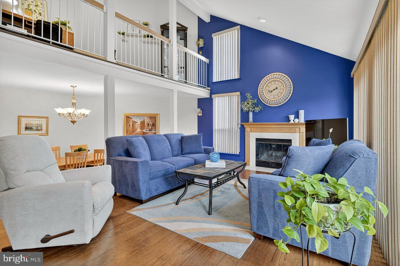 37 BLOOMINGDALE DRIVE 33